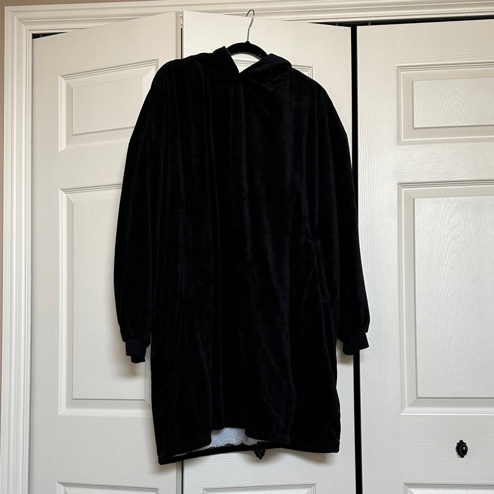 Cozy Black Hooded Blanket Sweatshirt